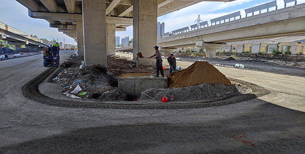 化工路橋下邊石溝04.jpg